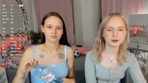 Snapshot of lisaluve chatting on 1, 7, 2026 Lisa blonde Alisa brunette online show from 1, 7, 2026