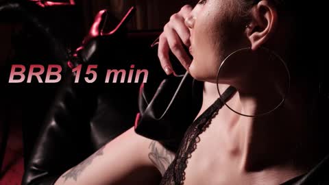 Snapshot of lisamooore chatting on 15, 9, 2025 Lisa Moore online show from 15, 9, 2025