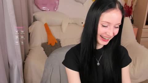 Snapshot of lisamooore chatting on 18, 10, 2025 Lisa Moore online show from 18, 10, 2025