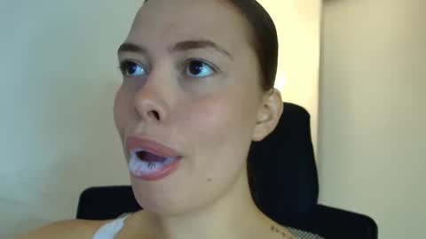 Lisbet online show from 4, 12, 2025