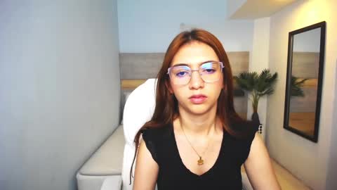 Liseth Fox online show from 3, 2, 2025