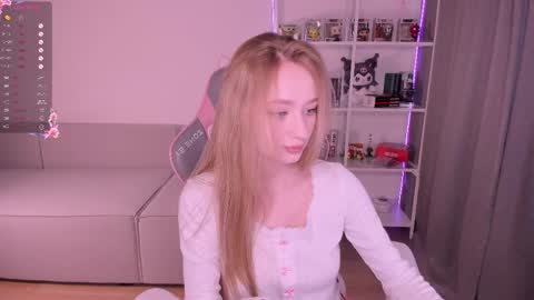 Snapshot of lissa__fox chatting on 19, 10, 2025 lissa online show from 19, 10, 2025