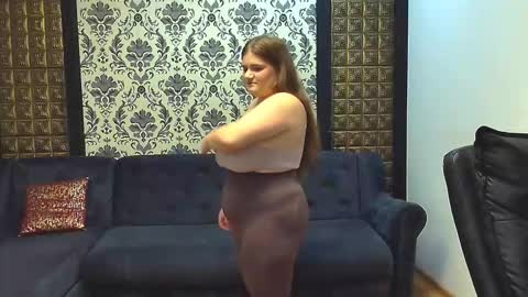 Snapshot of lissabigtitts chatting on 10, 11, 2025 Lisa online show from 10, 11, 2025