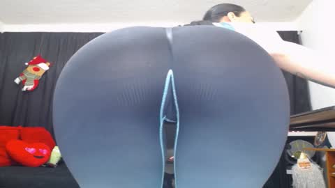 Snapshot of litas_secrets chatting on 3, 1, 2025 LITA a sexy milf online show from 3, 1, 2025