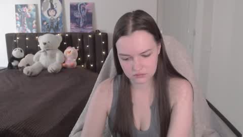 Snapshot of little__flowers chatting on 11, 10, 2025 little__flowers online show from 11, 10, 2025