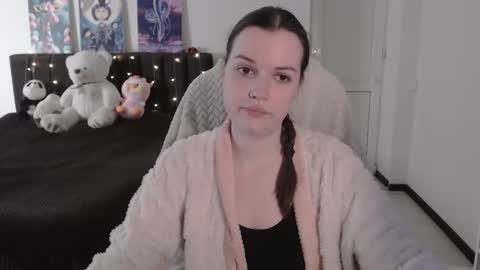 Snapshot of little__flowers chatting on 18, 10, 2025 little__flowers online show from 18, 10, 2025