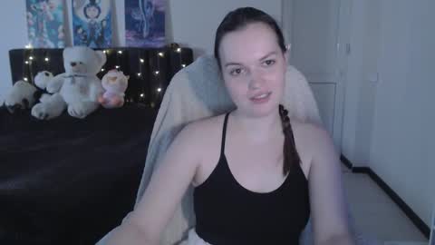 Snapshot of little__flowers chatting on 19, 10, 2025 little__flowers online show from 19, 10, 2025