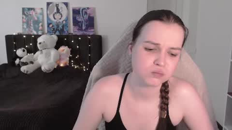Snapshot of little__flowers chatting on 27, 6, 2026 little__flowers online show from 27, 6, 2026