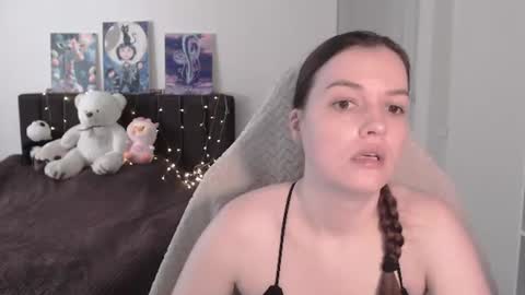 Snapshot of little__flowers chatting on 9, 7, 2026 little__flowers online show from 9, 7, 2026