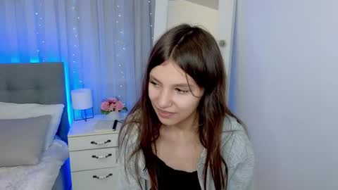 Snapshot of little__lunaa chatting on 13, 11, 2025 online show from 13, 11, 2025