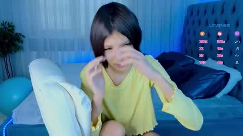 Snapshot of little__lunaa chatting on 19, 1, 2026 online show from 19, 1, 2026