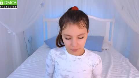 Snapshot of little__lunaa chatting on 5, 3, 2026 online show from 5, 3, 2026