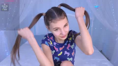 Snapshot of little__lunaa chatting on 11, 4, 2026 online show from 11, 4, 2026