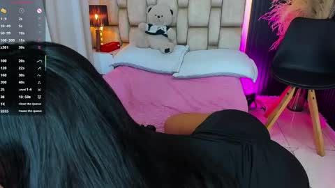 Sophie ---- connected from 1400 to 2100 Colombia time online show from 5, 5, 2026