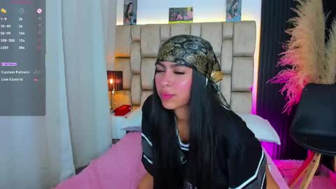 Sophie ---- connected from 1400 to 2100 Colombia time online show from 12, 5, 2026