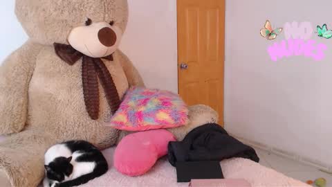 Snapshot of little_angelito2 chatting on 4, 2, 2026 TU ANGELITO online show from 4, 2, 2026