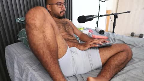 Snapshot of little_bear00 chatting on 1, 3, 2026 Little bear - give my room a like thanks. online show from 1, 3, 2026