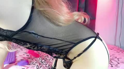 Snapshot of little_bonniie chatting on 7, 6, 2026 little_bonniie online show from 7, 6, 2026