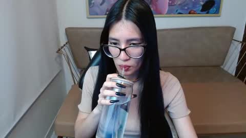 little_bunnyy_ online show from 28, 3, 2026