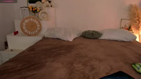 little_clare_ online show from 24, 3, 2026