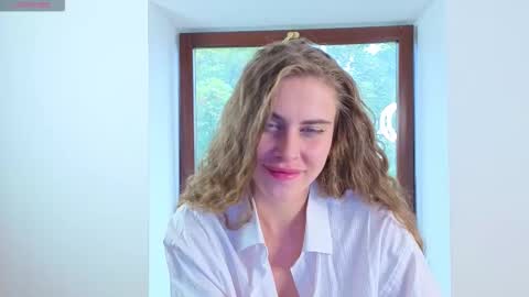 Snapshot of little_cu1tie chatting on 7, 10, 2025 Margo online show from 7, 10, 2025