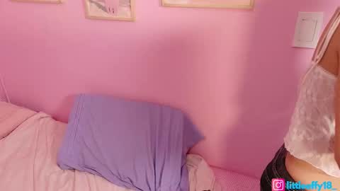 Snapshot of little_effy18_ chatting on 18, 11, 2025 Little Effy online show from 18, 11, 2025