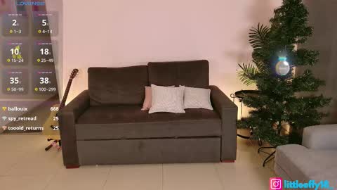Snapshot of little_effy18_ chatting on 14, 12, 2025 Little Effy online show from 14, 12, 2025