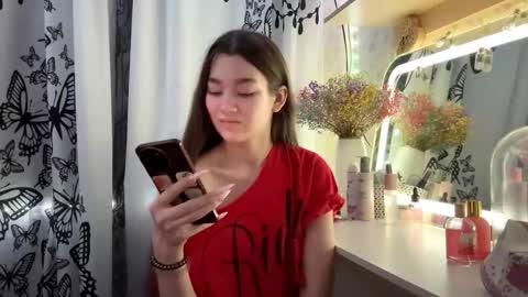 Snapshot of little_ieity chatting on 2, 12, 2025 Viiola online show from 2, 12, 2025