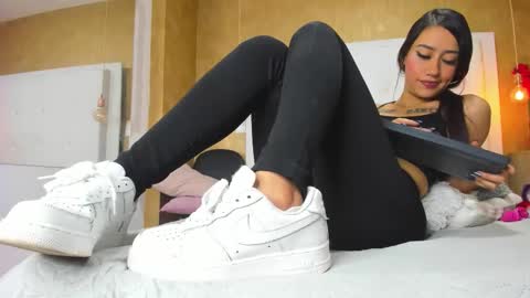 Snapshot of little_jenni chatting on 30, 10, 2025   online show from 30, 10, 2025