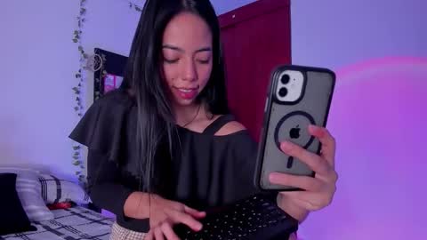 Snapshot of little_kayla_ chatting on 5, 1, 2026 kayla Instagram kayla 71082 online show from 5, 1, 2026