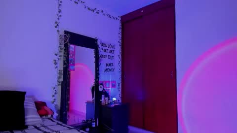 Snapshot of little_kayla_ chatting on 8, 1, 2026 kayla Instagram kayla 71082 online show from 8, 1, 2026