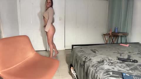 Snapshot of little_lies chatting on 21, 11, 2025 little lies online show from 21, 11, 2025