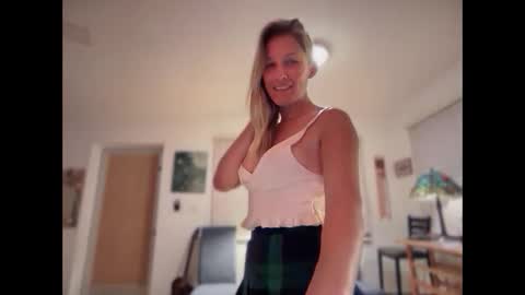 Snapshot of little_lies chatting on 27, 11, 2025 little lies online show from 27, 11, 2025