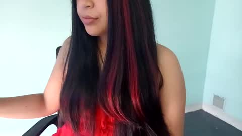 Snapshot of little_lizz chatting on 5, 1, 2025 lizz independent model uwu online show from 5, 1, 2025