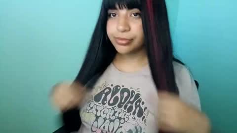Snapshot of little_lizz chatting on 5, 1, 2025 lizz independent model uwu online show from 5, 1, 2025