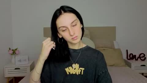 Snapshot of little_mollee chatting on 16, 10, 2025 little_mollee online show from 16, 10, 2025