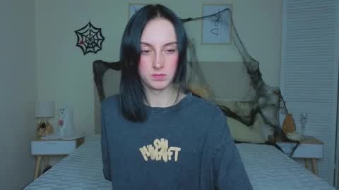 Snapshot of little_mollee chatting on 28, 10, 2025 little_mollee online show from 28, 10, 2025