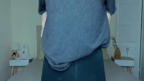 Snapshot of little_mollee chatting on 10, 11, 2025 little_mollee online show from 10, 11, 2025