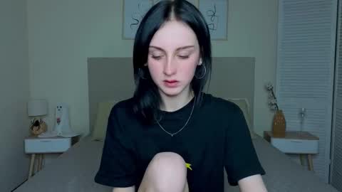 Snapshot of little_mollee chatting on 11, 11, 2025 little_mollee online show from 11, 11, 2025