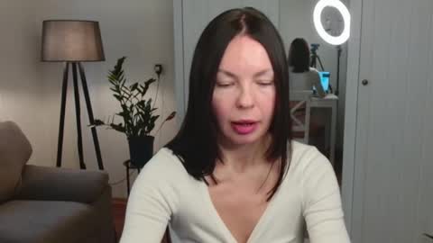 Nicole online show from 11, 11, 2025