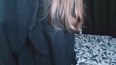 Snapshot of little_owlx chatting on 8, 10, 2025 Alice.. online show from 8, 10, 2025