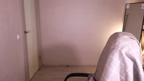 Snapshot of little_pretty_woman chatting on 17, 9, 2025 little_pretty_woman online show from 17, 9, 2025