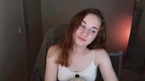 Snapshot of little_pretty_woman chatting on 24, 9, 2025 little_pretty_woman online show from 24, 9, 2025