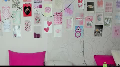 Snapshot of little_radiant_sun chatting on 19, 10, 2025 Kriss online show from 19, 10, 2025