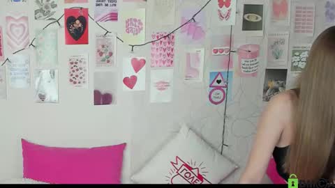 Snapshot of little_radiant_sun chatting on 13, 11, 2025 Kriss online show from 13, 11, 2025