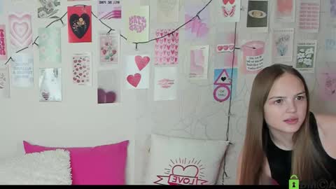 Snapshot of little_radiant_sun chatting on 17, 11, 2025 Kriss online show from 17, 11, 2025