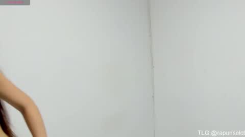 Snapshot of little_rapunsel_ chatting on 10, 9, 2025 RAPUNSEL AND CAIN online show from 10, 9, 2025