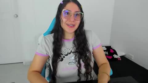 Laire  online show from 26, 11, 2025