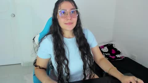 Laire  online show from 28, 11, 2025