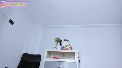 Snapshot of little_tatis chatting on 14, 1, 2025 Im Laura. buy my contentcompra mi contenido offline online show from 14, 1, 2025